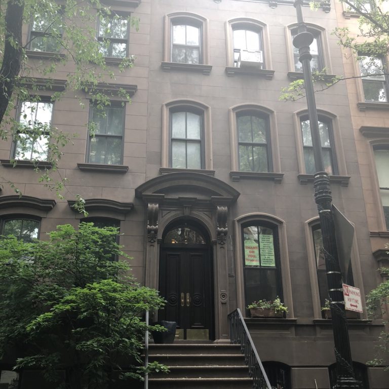 Carries apartment from Sex and the City